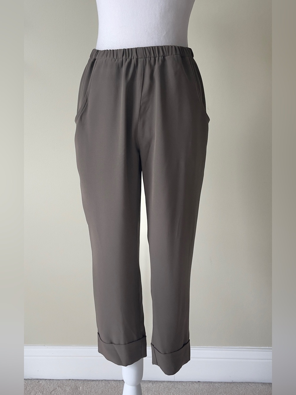 ElaineKIM Women’s Dark Khaki Pull-On Elastic Waistband Cuffed Hems Capri Pants